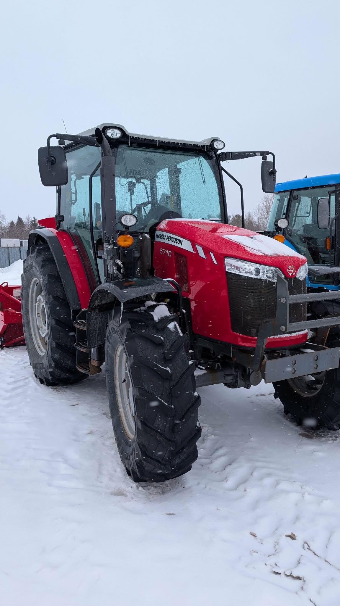 Massey Fergusson MF5710 2021
